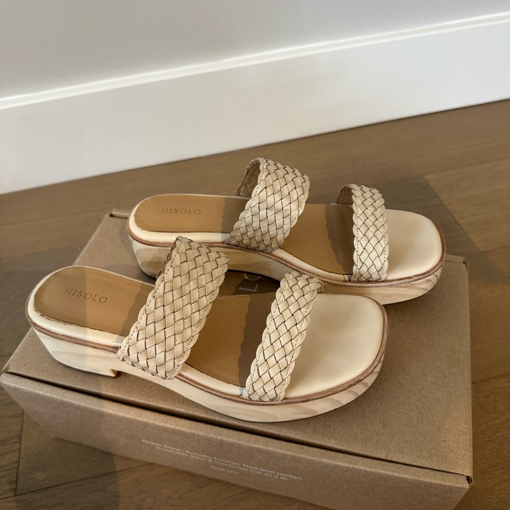 Nisolo Women's Tan Woven Sandals
